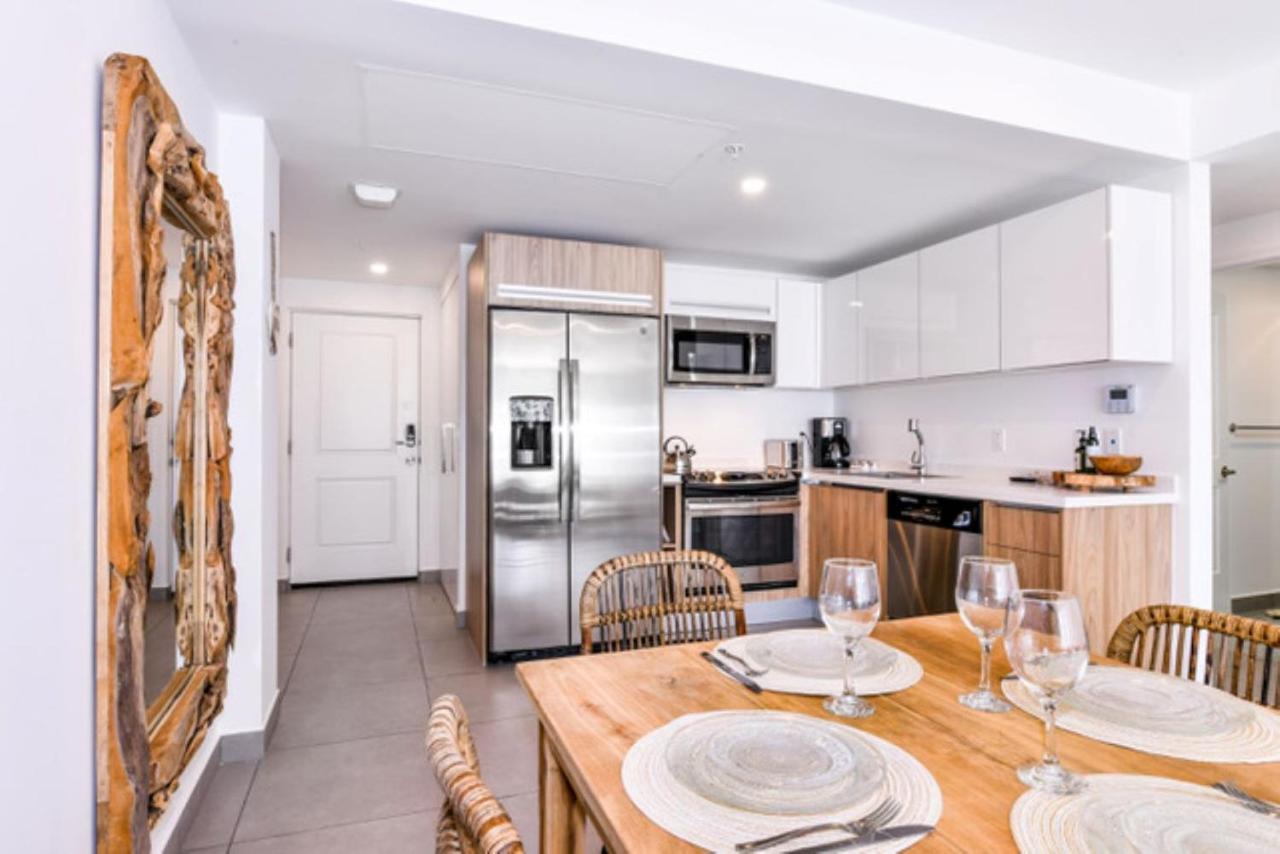 Stylish Luxury Condo, Central Location, Ocean View, Pool, Gym Oranjestad Extérieur photo