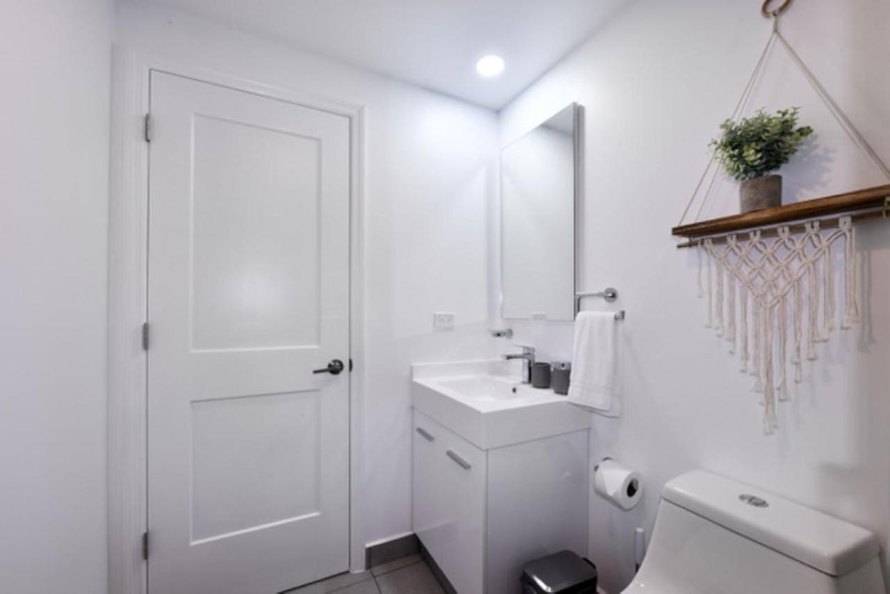 Stylish Luxury Condo, Central Location, Ocean View, Pool, Gym Oranjestad Extérieur photo