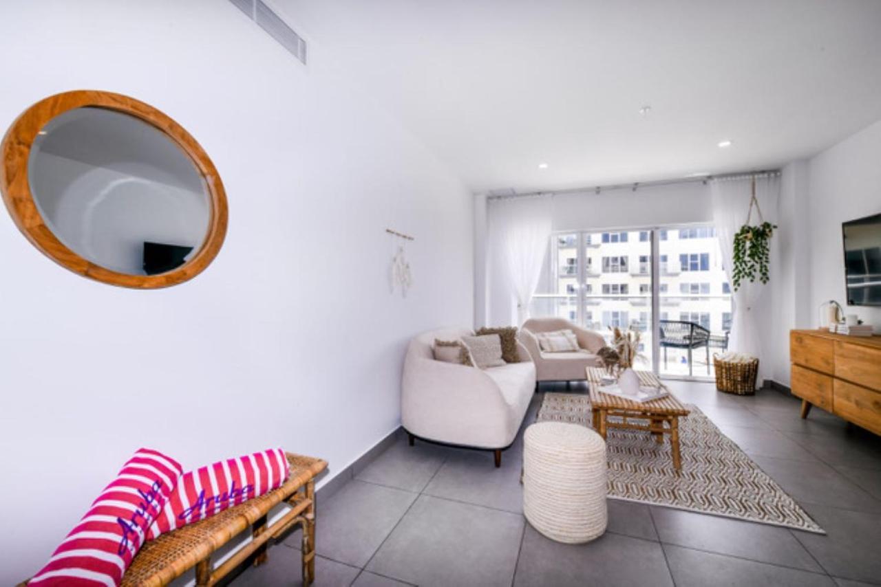 Stylish Luxury Condo, Central Location, Ocean View, Pool, Gym Oranjestad Extérieur photo