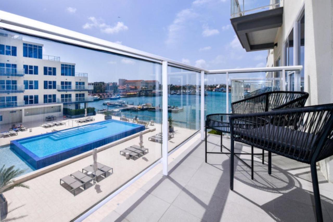 Stylish Luxury Condo, Central Location, Ocean View, Pool, Gym Oranjestad Extérieur photo