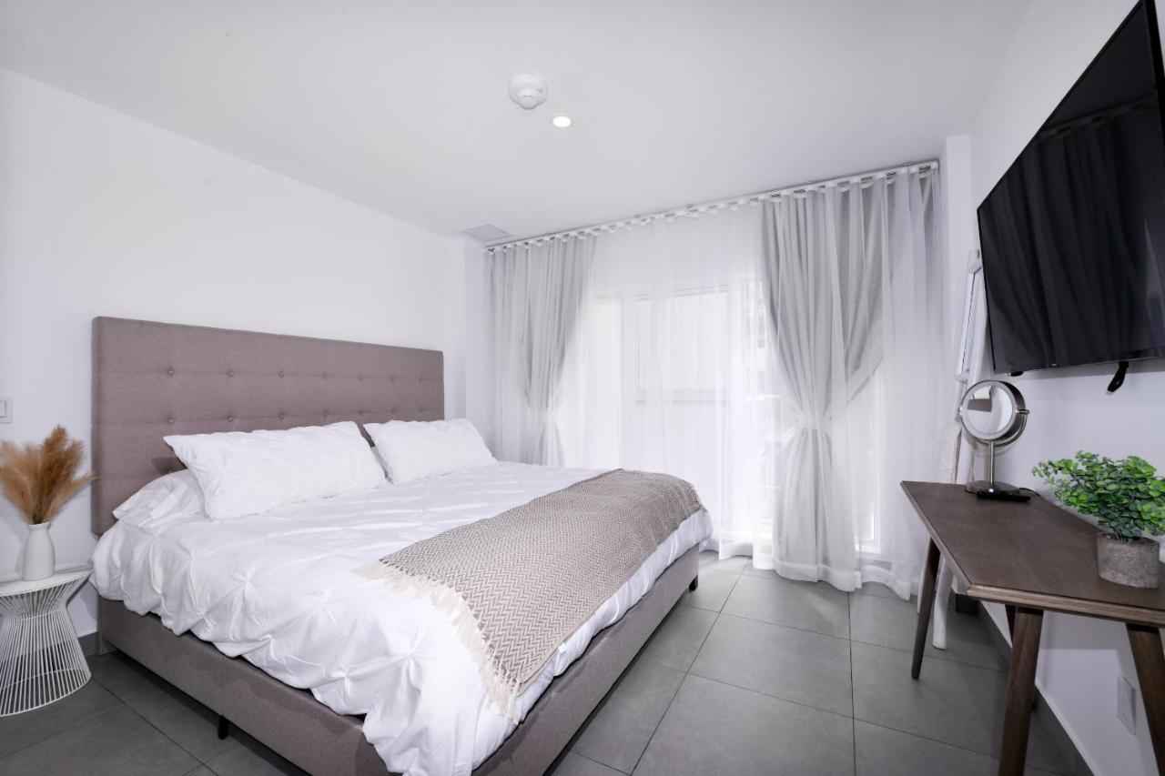 Stylish Luxury Condo, Central Location, Ocean View, Pool, Gym Oranjestad Extérieur photo