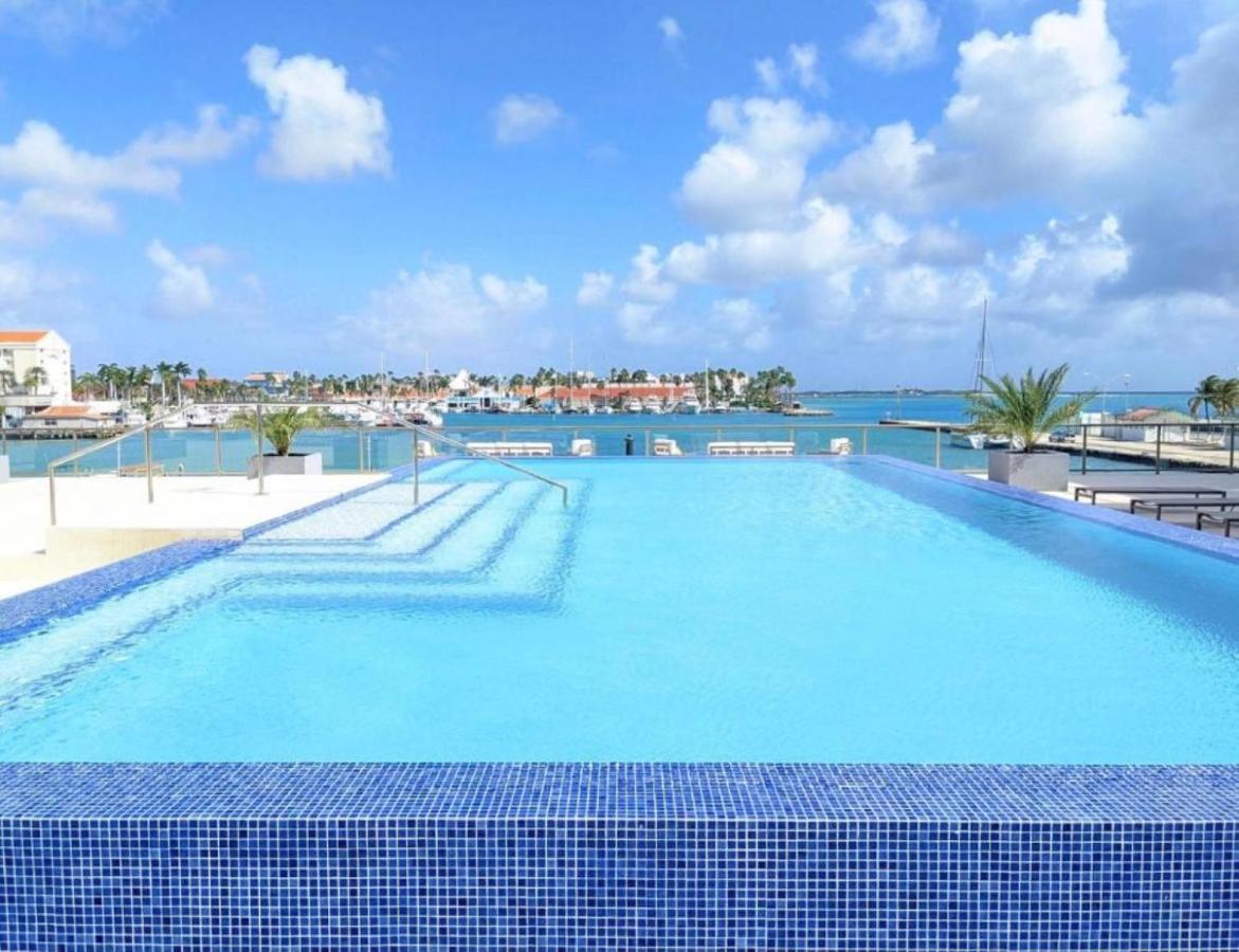 Stylish Luxury Condo, Central Location, Ocean View, Pool, Gym Oranjestad Extérieur photo
