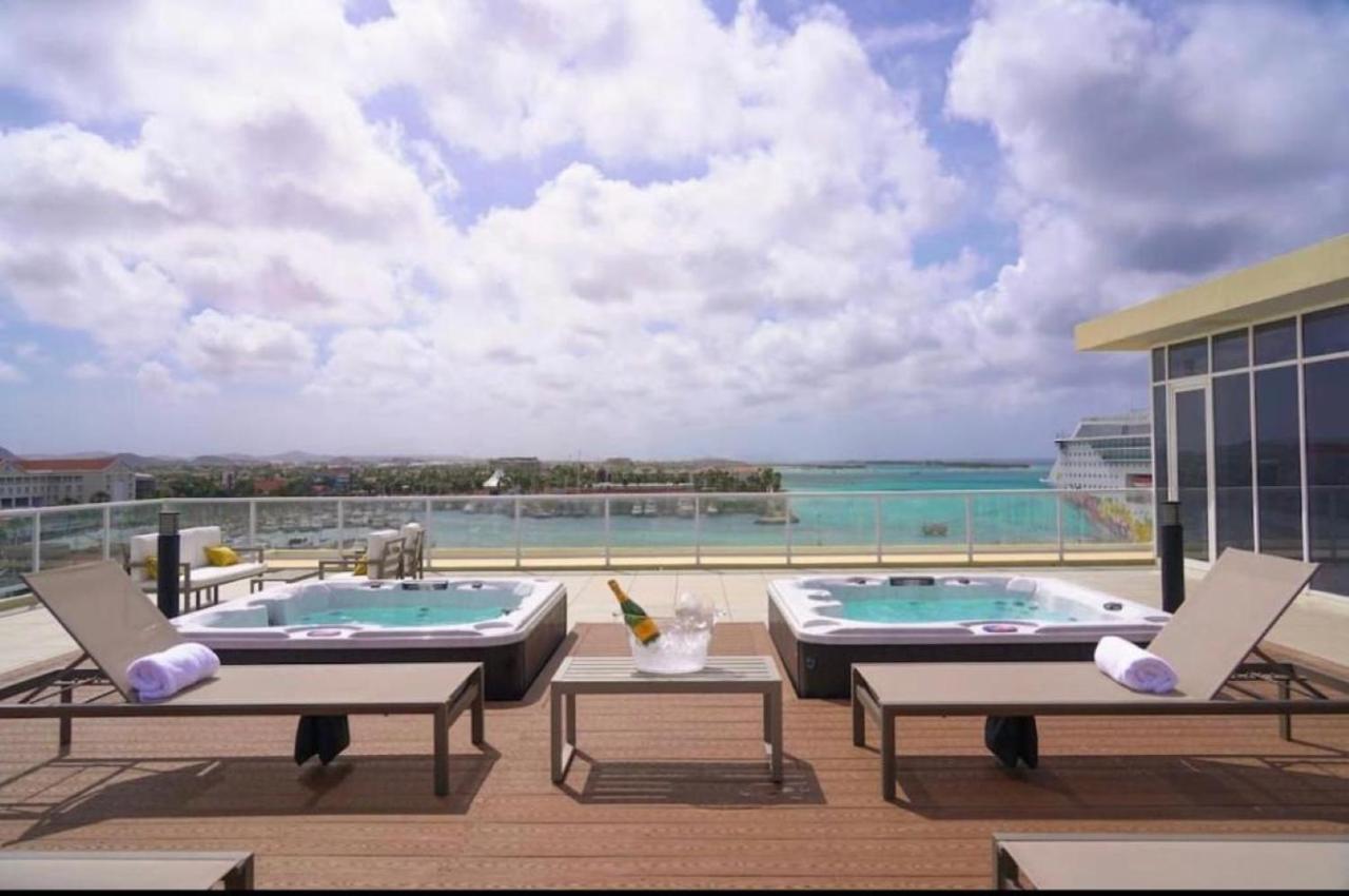 Stylish Luxury Condo, Central Location, Ocean View, Pool, Gym Oranjestad Extérieur photo