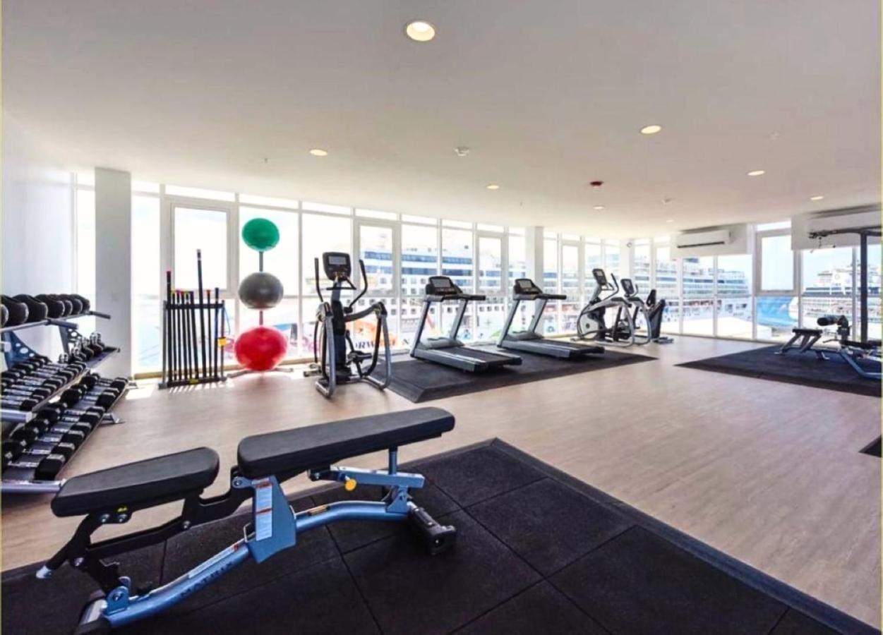 Stylish Luxury Condo, Central Location, Ocean View, Pool, Gym Oranjestad Extérieur photo