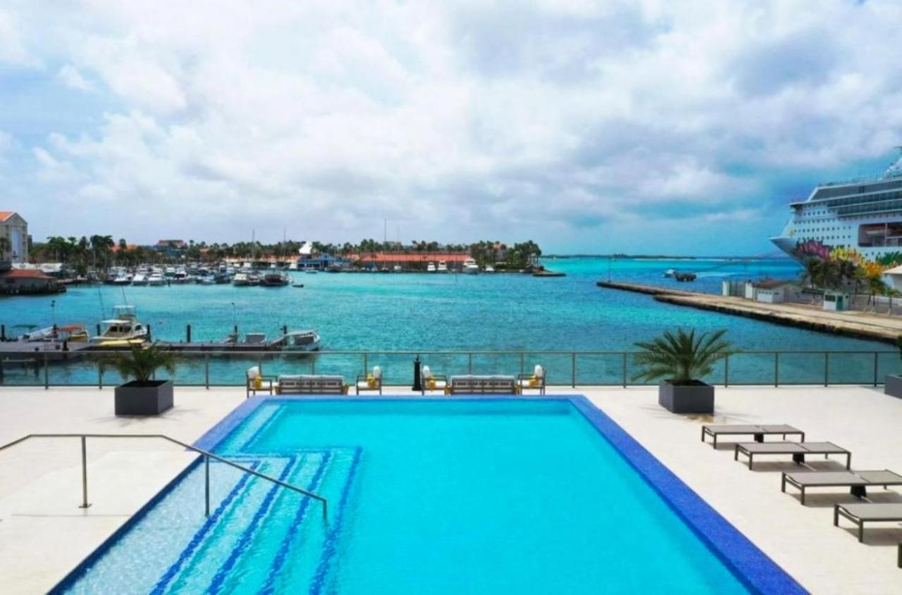 Stylish Luxury Condo, Central Location, Ocean View, Pool, Gym Oranjestad Extérieur photo