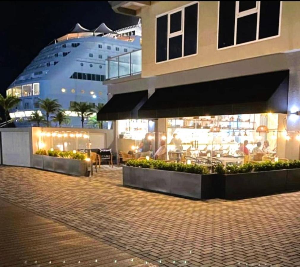 Stylish Luxury Condo, Central Location, Ocean View, Pool, Gym Oranjestad Extérieur photo